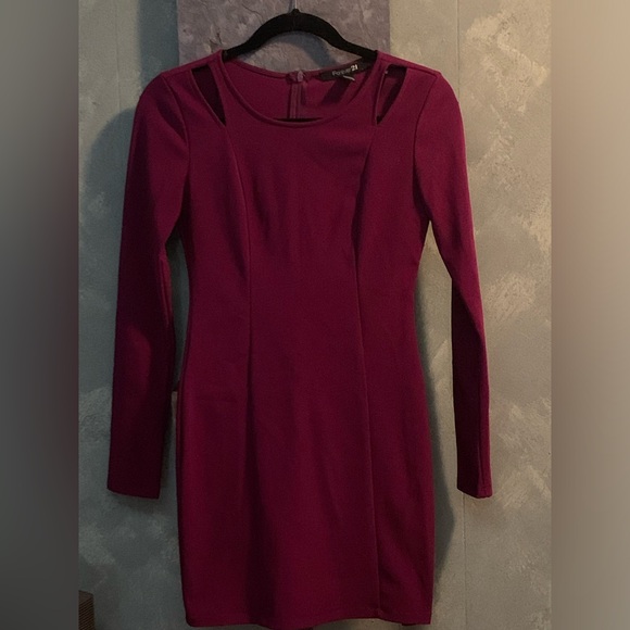 Forever 21 Dresses & Skirts - Forever 21 plum colored stretch knit bodycon dress.